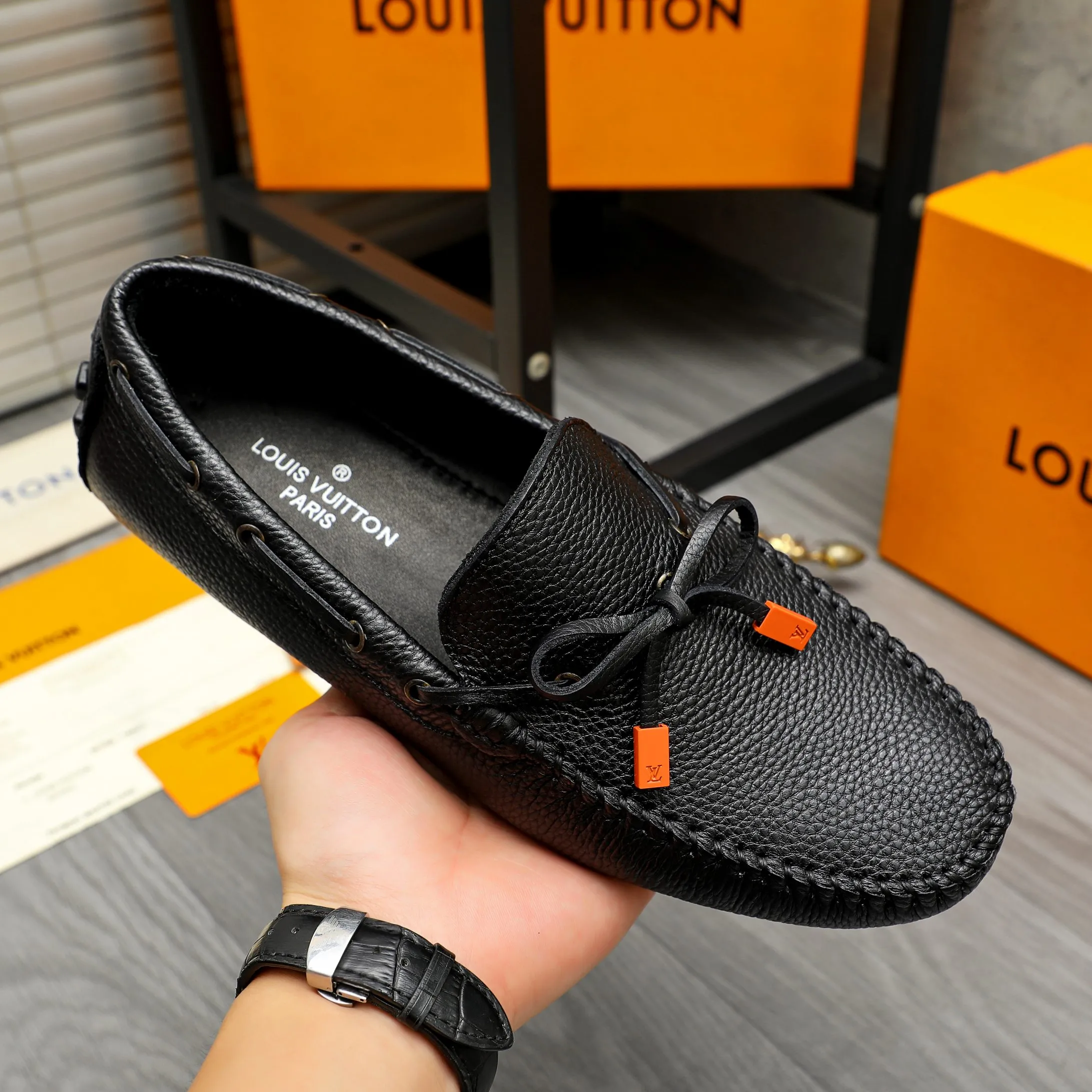 Men's shoes 💰420 Product trademark: LV "Louis Vuitton" casual slip-on shoes Regular size: 38-46 (45.46 custom-made, non-returnable) Product materials: Selected pebbled cowhide upper, sheepskin lining, original bean outsole